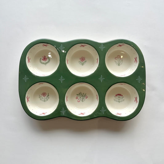 Camellia Stoneware Muffin Pan
