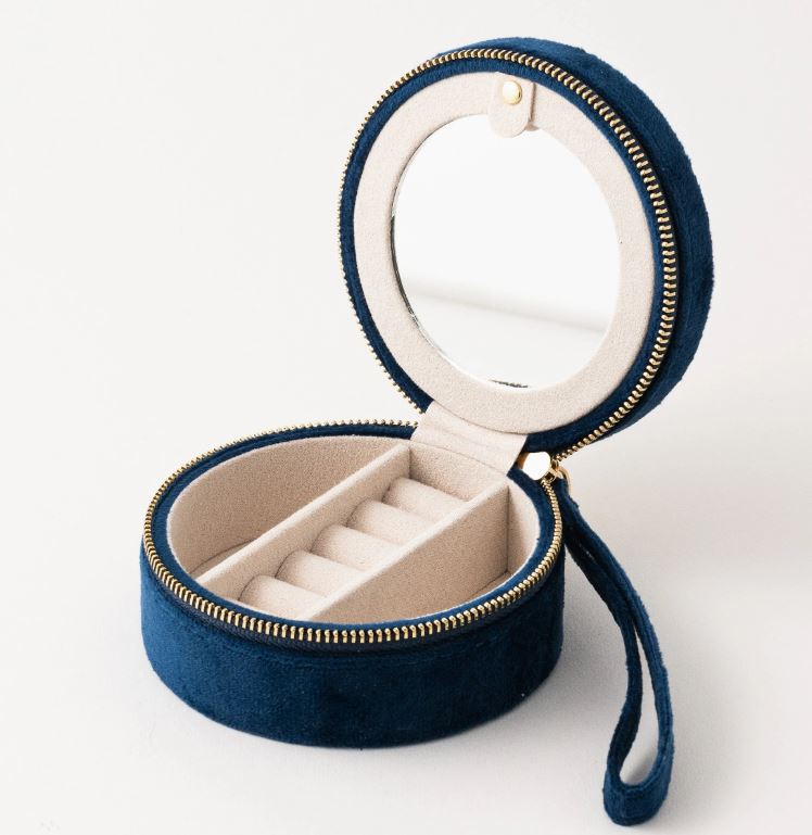 Resort Circle Travel Case