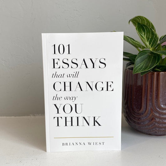 101 Essays That Will Change the Way You Think - Brianna Wiest