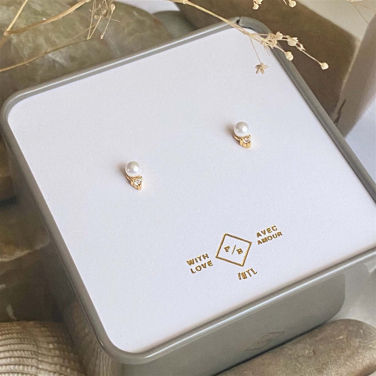 Coyo Dainty Pearl & Rhinestone Stud Earrings