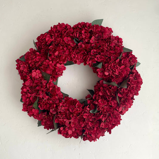 Welcoming the Season: Wreaths and Doormats to Brighten Your Doorway
