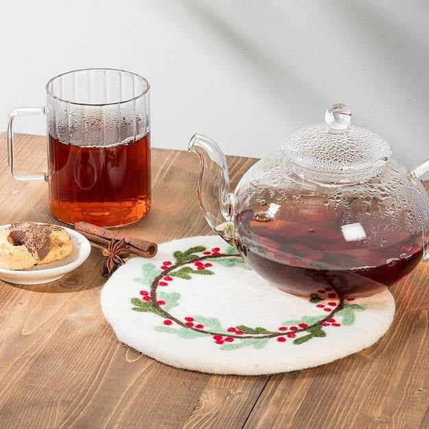 Mistletoe and Berries Trivet