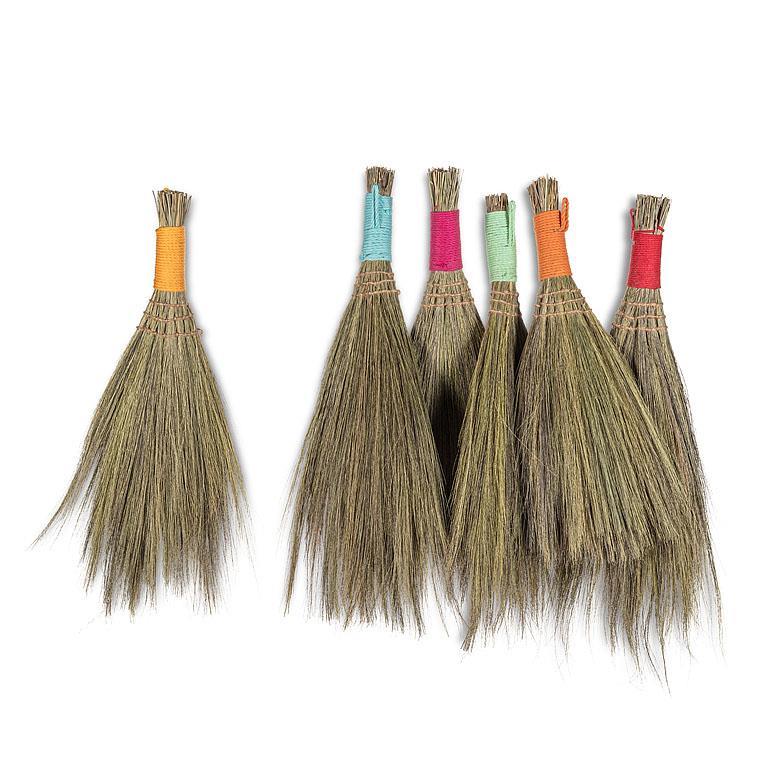 Small Fan Himalyan Tiger Grass Broom